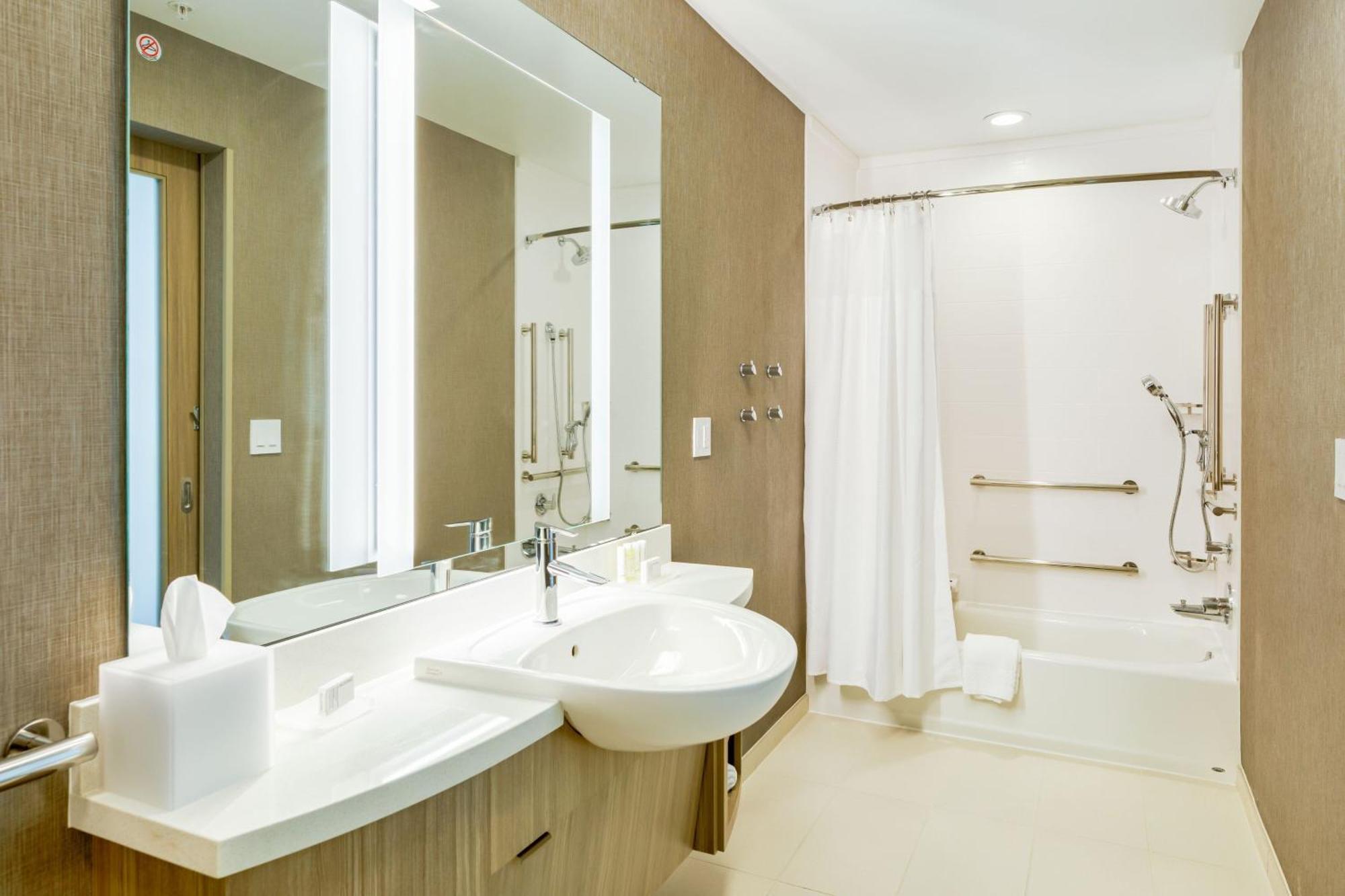 Springhill Suites By Marriott Topeka Southwest Eksteriør bilde