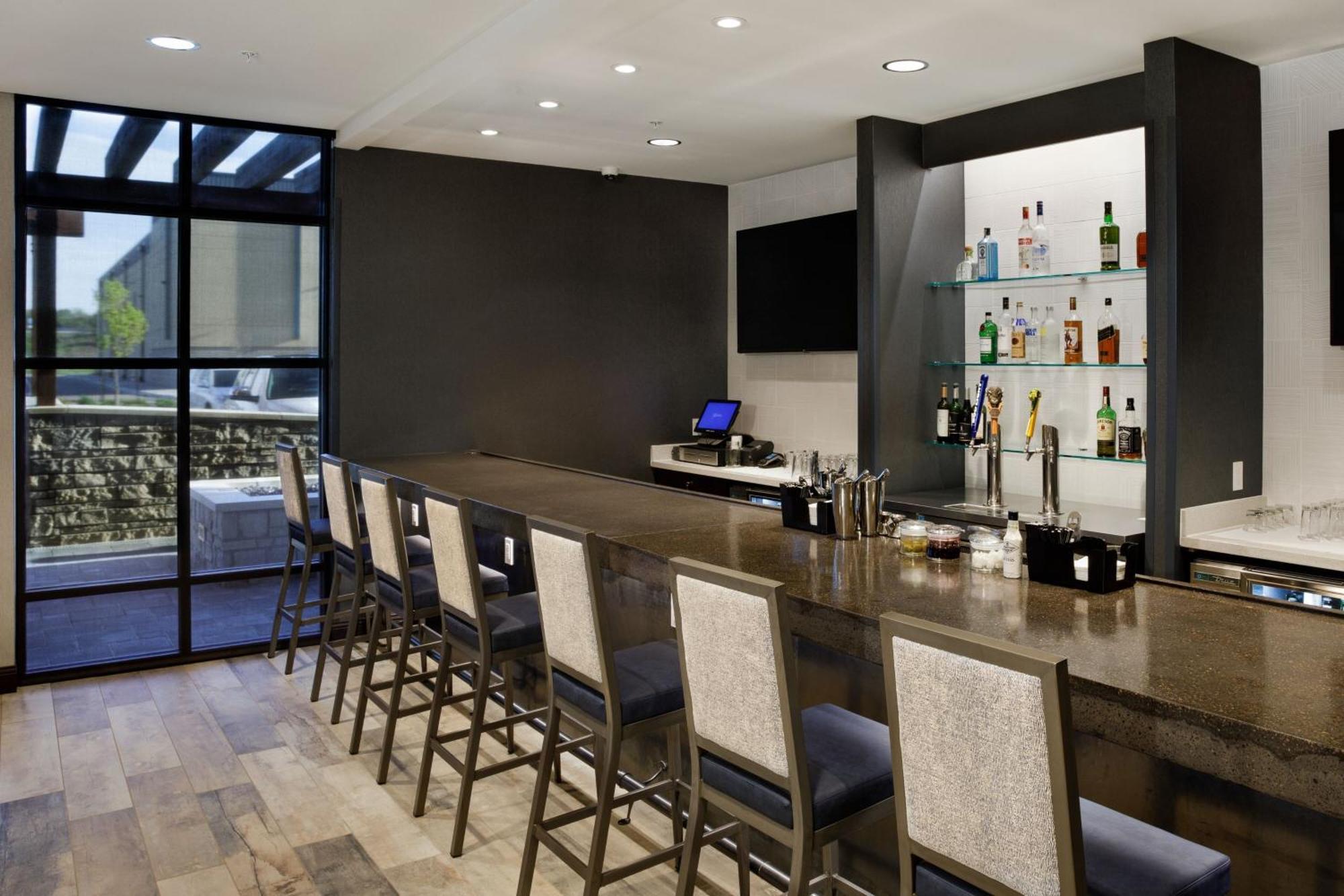 Springhill Suites By Marriott Topeka Southwest Eksteriør bilde