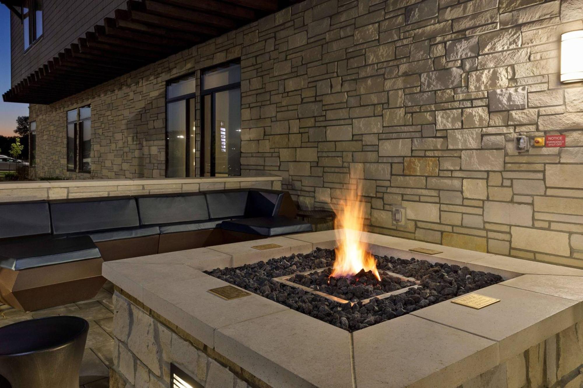 Springhill Suites By Marriott Topeka Southwest Eksteriør bilde